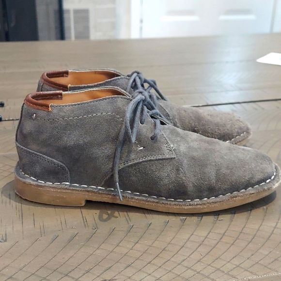 Kenneth Cole Gray Suede Chukka Boots Sz 1 - Picture 1 of 9